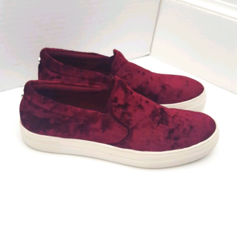 Steve Madden Gema velvet burgundy sneaker 8 M